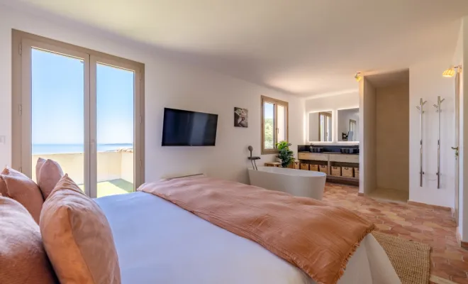 Location saisonnière, Villa P proche de Sainte-Maxime, Golfe de Saint-Tropez, VPA Immobilier